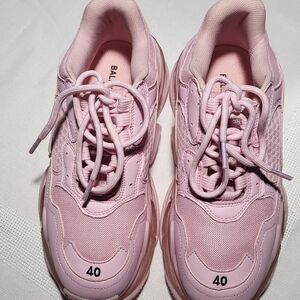 Balenciaga Women's Light Pink Sneakers